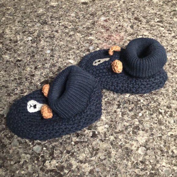 Carter’s knit booties size 0-3 mo. NWOT puppies - Picture 2 of 3